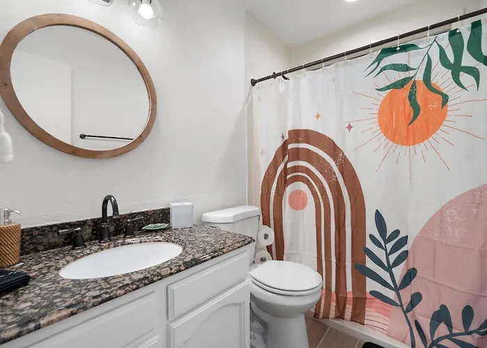 Holiday home Large Pool With Diving Board, Remodeled 3bdrm, Near State Farm Stdm And More! Peoria