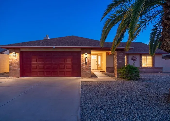 Large Pool With Diving Board, Remodeled 3bdrm, Near State Farm Stdm And More!