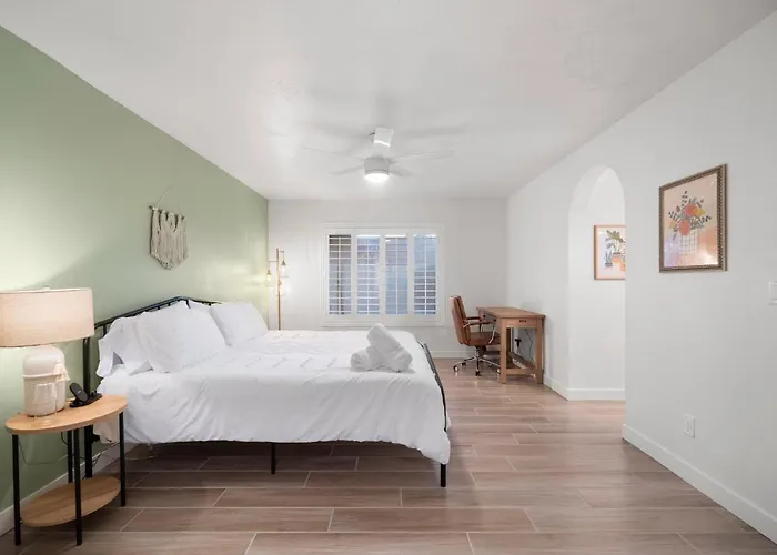 Large Pool With Diving Board, Remodeled 3bdrm, Near State Farm Stdm And More! * Peoria