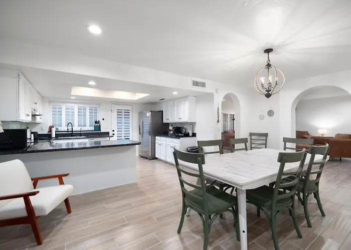 Large Pool With Diving Board, Remodeled 3bdrm, Near State Farm Stdm And More! *