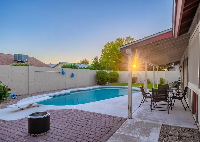 Large Pool With Diving Board, Remodeled 3bdrm, Near State Farm Stdm And More! Peoria