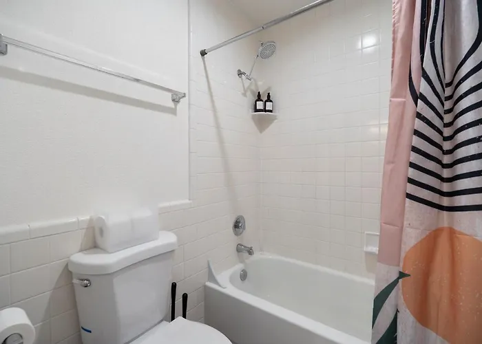 Large Pool With Diving Board, Remodeled 3bdrm, Near State Farm Stdm And More! *