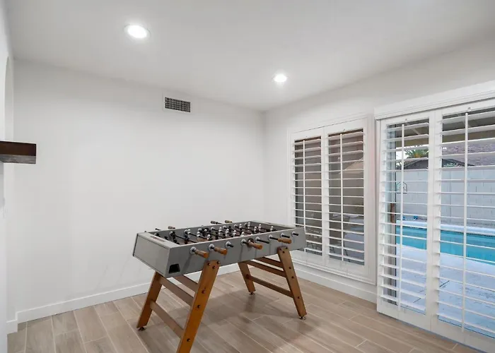 Large Pool With Diving Board, Remodeled 3bdrm, Near State Farm Stdm And More!