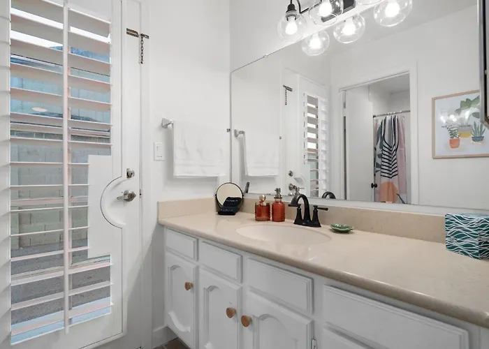 Large Pool With Diving Board, Remodeled 3bdrm, Near State Farm Stdm And More! *