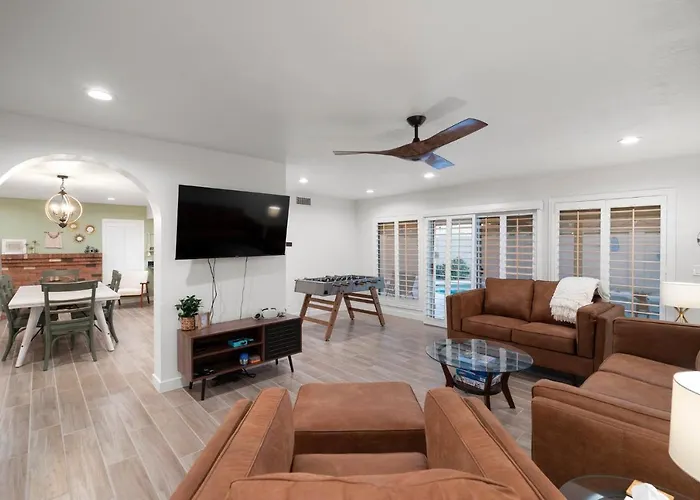 Large Pool With Diving Board, Remodeled 3bdrm, Near State Farm Stdm And More! * Peoria