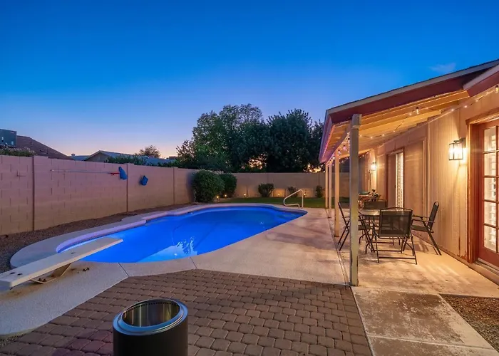 Large Pool With Diving Board, Remodeled 3bdrm, Near State Farm Stdm And More! Peoria